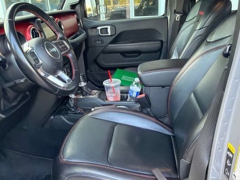 Used 2021 Jeep Gladiator Rubicon AWD/4WD image 11