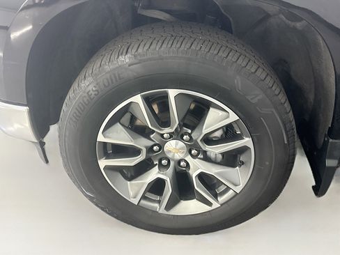 Used 2023 Chevrolet Silverado 1500 LT AWD/4WD image 11