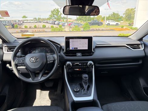Used 2023 Toyota RAV4 AWD Hybrid image 13