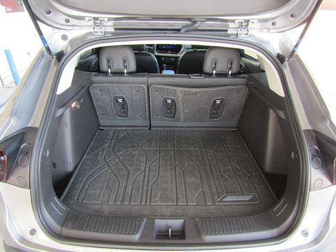 Used 2024 Chevrolet Trax LT FWD image 27