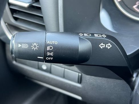 Used 2023 Nissan Rogue SV AWD/4WD image 19