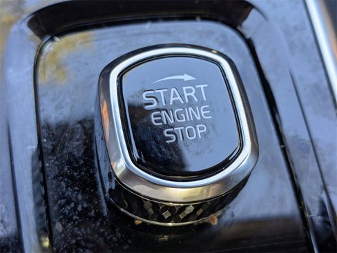 Certified 2025 Volvo XC90 B6 Plus image 31