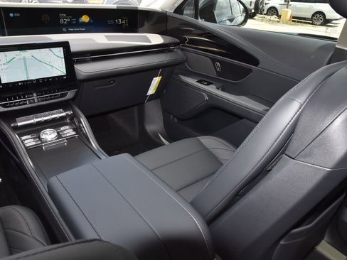 New 2026 Lincoln Nautilus Premier AWD/4WD image 46