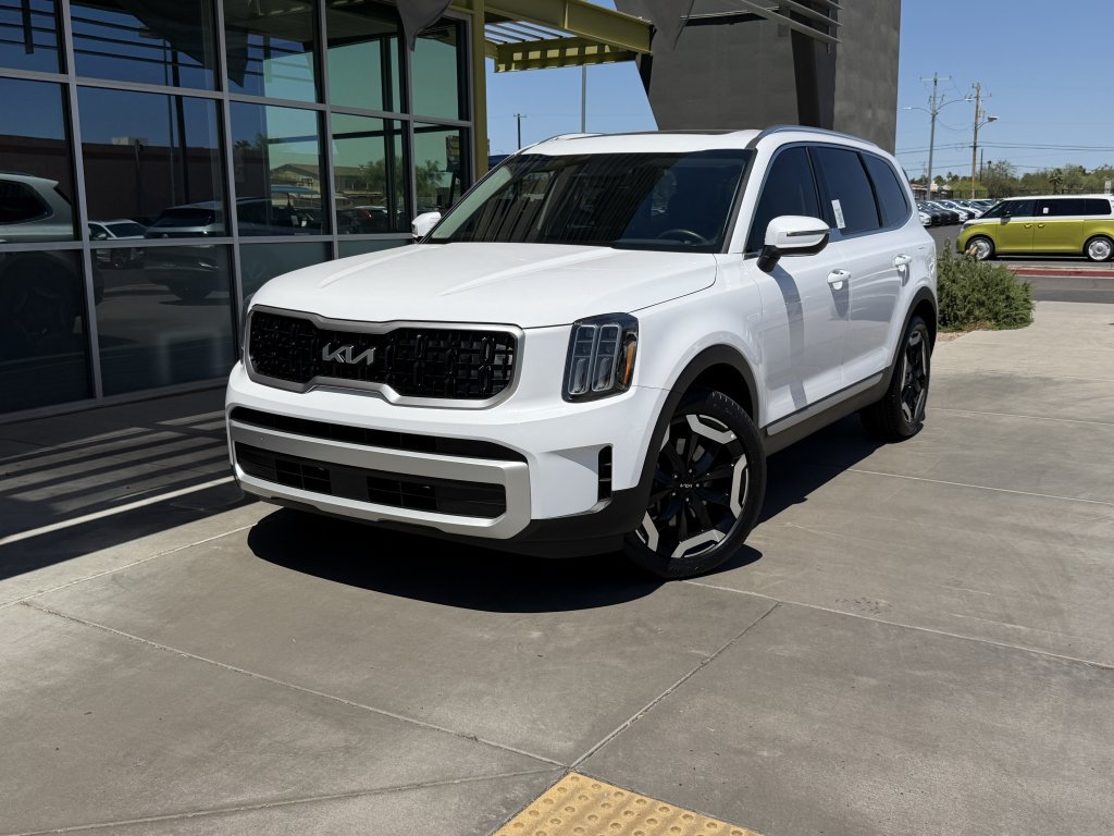 Used 2025 Kia Telluride EX w/ EX Captain's Chair Package FWD image 2