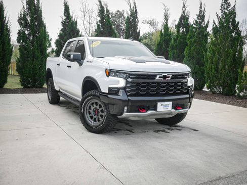 Used 2024 Chevrolet Silverado 1500 ZR2 image 2