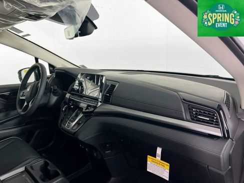 New 2026 Honda Odyssey Touring image 27