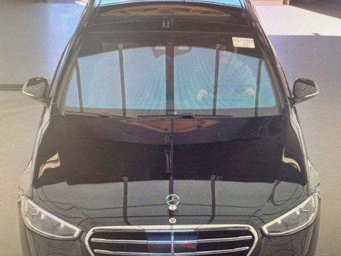 Used 2024 Mercedes-Benz S 580 4MATIC Sedan w/ AMG Line image 2