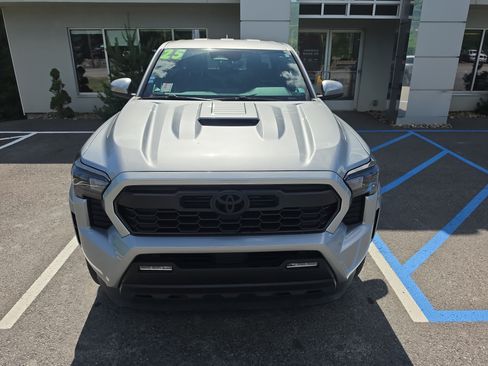 Used 2025 Toyota Tacoma TRD Sport AWD/4WD image 9