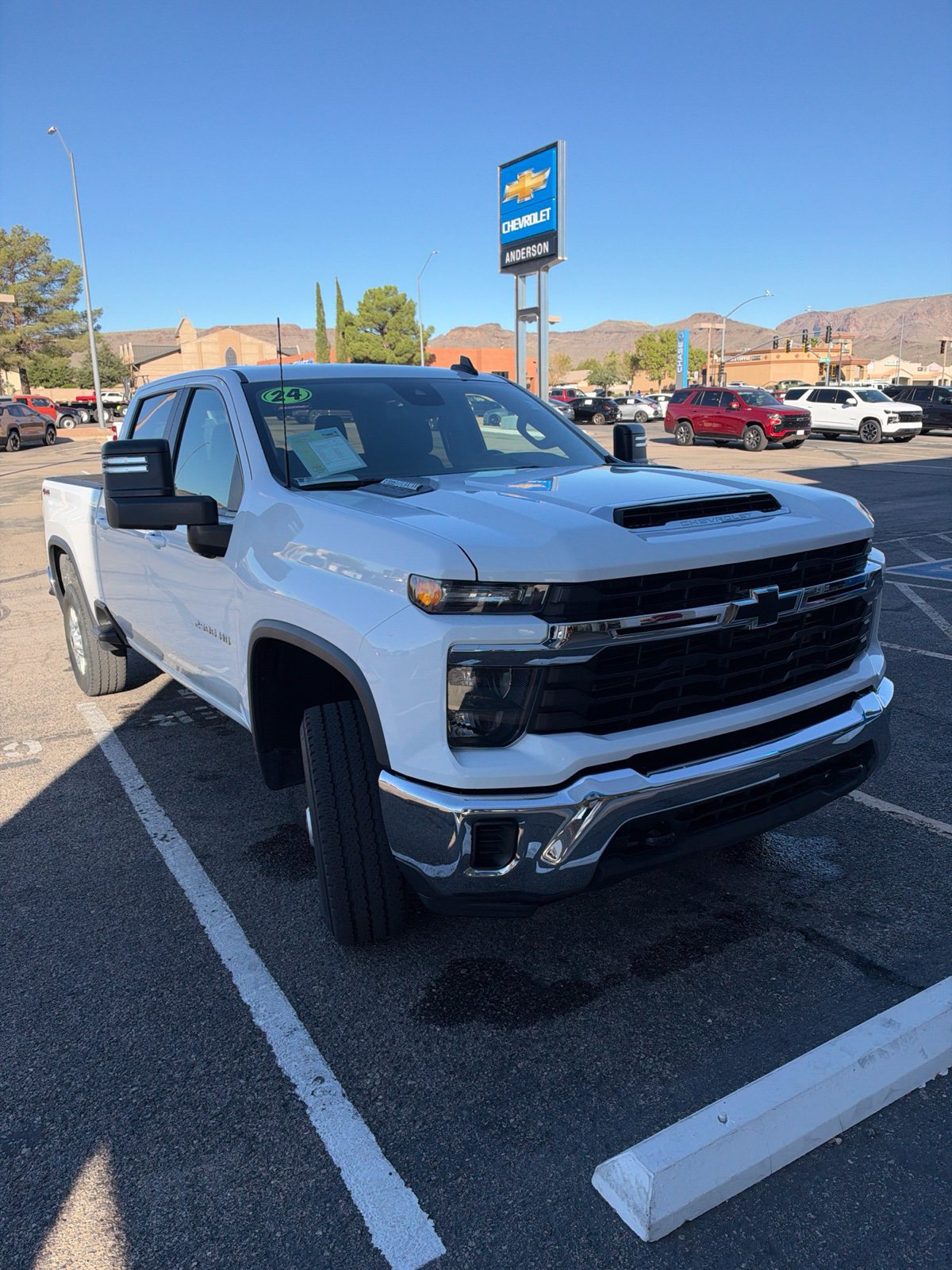 Used 2024 Chevrolet Silverado 2500 LT AWD/4WD image 3