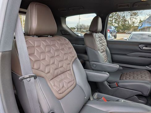 Used 2025 Nissan Armada Platinum Reserve image 36