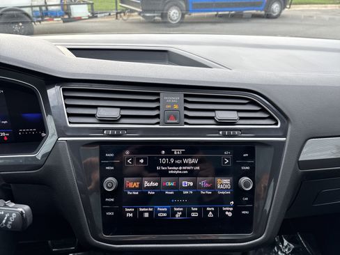 Used 2023 Volkswagen Tiguan SE R-Line image 28