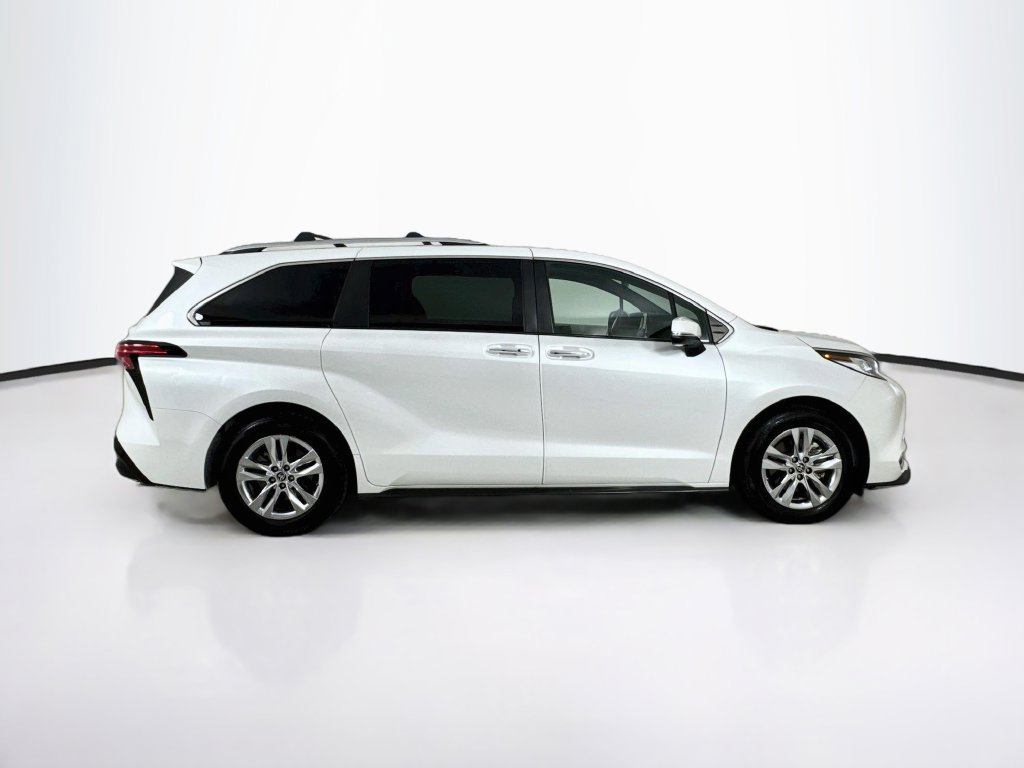 Used 2022 Toyota Sienna Limited FWD image 8