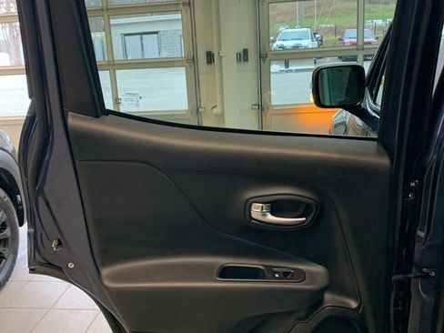 Used 2022 Jeep Renegade Altitude w/ Convenience Group image 14