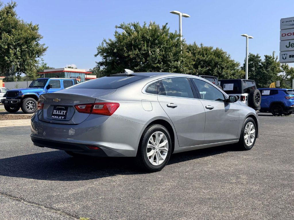 Used 2025 Chevrolet Malibu LT FWD image 2