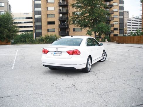 Used 2014 Volkswagen Passat TDI SEL Premium FWD image 17