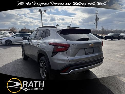 Used 2024 Chevrolet Trax LT w/ Driver Confidence Package image 7