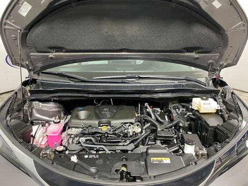 Used 2024 Toyota Sienna XLE image 25