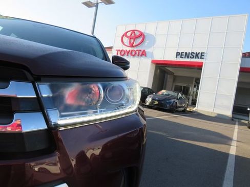 Used 2018 Toyota Highlander Limited image 4