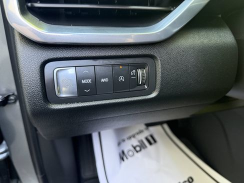 Used 2025 GMC Acadia Elevation AWD/4WD image 23