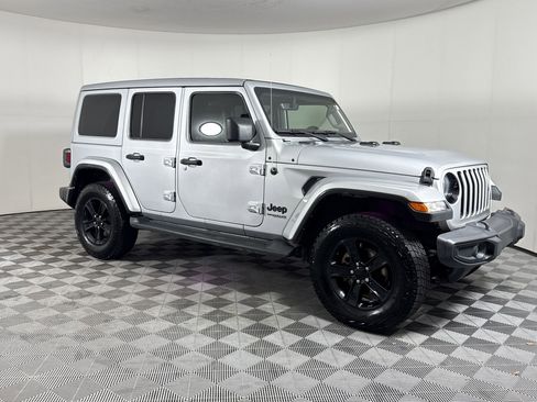 Used 2022 Jeep Wrangler Unlimited Sahara AWD/4WD image 7