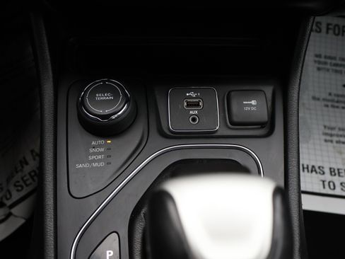 Used 2020 Jeep Cherokee Latitude image 31