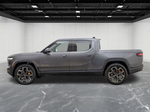 Used 2022 Rivian R1T Adventure image 3