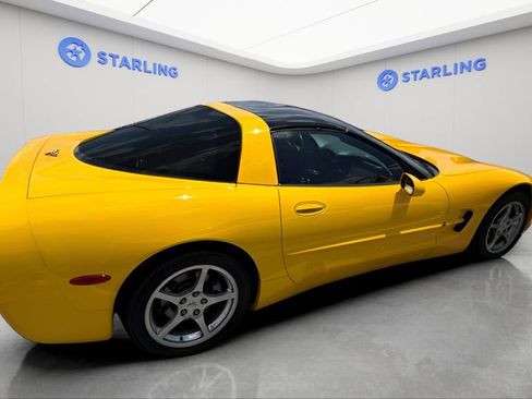Used 2001 Chevrolet Corvette Coupe w/ Preferred Equipment Group2 RWD image 4