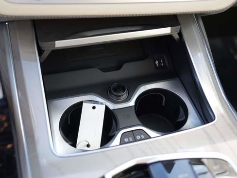 Used 2026 BMW X7 M60i image 23