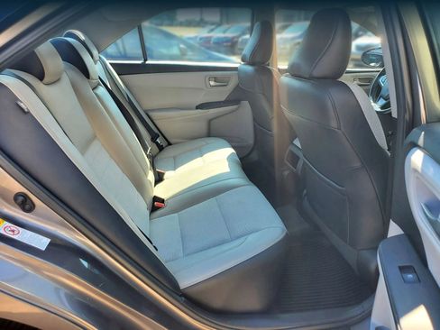 Used 2017 Toyota Camry SE w/ Moonroof Package FWD image 30