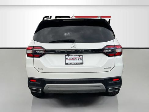 Used 2025 Honda Pilot Elite image 6