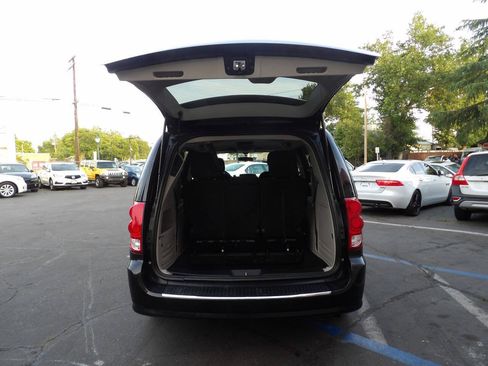 Used 2016 Dodge Grand Caravan SXT FWD image 12