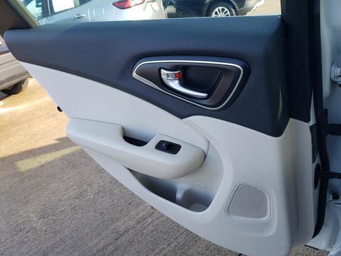 Used 2015 Chrysler 200 Limited w/ Convenience Group image 15