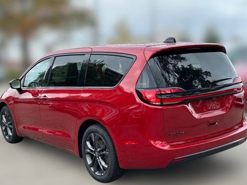 New 2026 Chrysler Pacifica Select FWD image 32