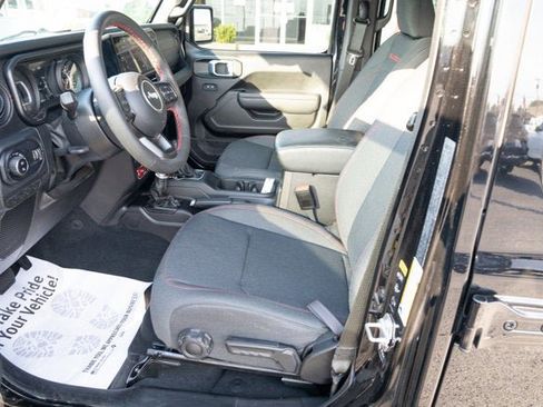 Certified 2024 Jeep Gladiator Rubicon w/ Technology Group image 16