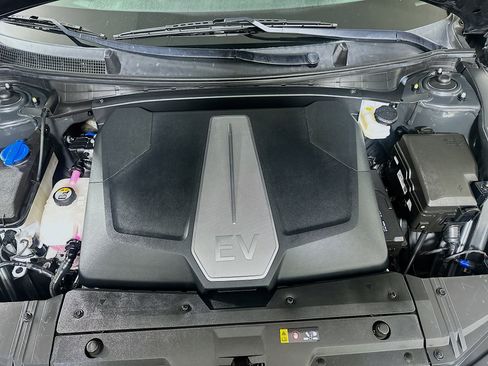 Used 2023 Kia EV6 Wind RWD image 33