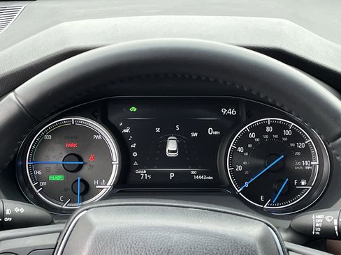 Used 2023 Toyota Venza XLE image 13