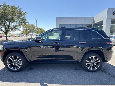 Used 2023 Jeep Grand Cherokee Overland w/ Adv Protech Group III AWD/4WD image 2