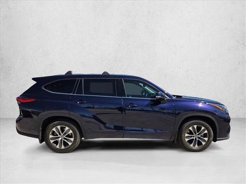 Used 2021 Toyota Highlander XLE FWD image 4