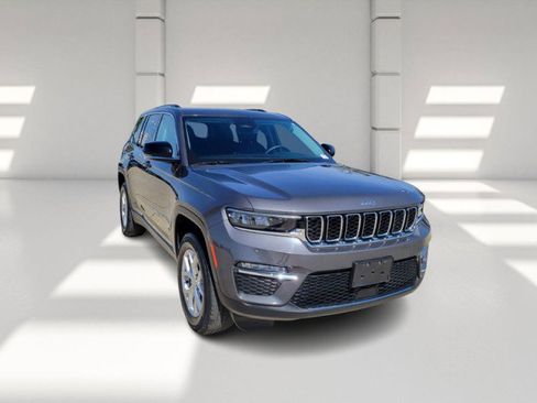 Used 2023 Jeep Grand Cherokee Limited image 4