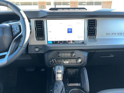 New 2025 Ford Bronco Outer Banks w/ Sasquatch Package image 14