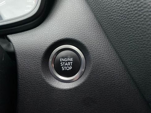 Certified 2025 Toyota Corolla SE image 21