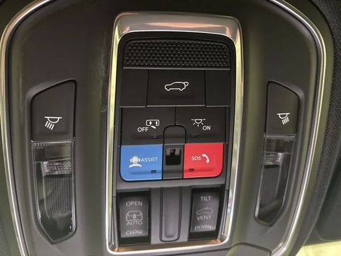 Used 2026 Jeep Grand Cherokee Altitude AWD/4WD image 25