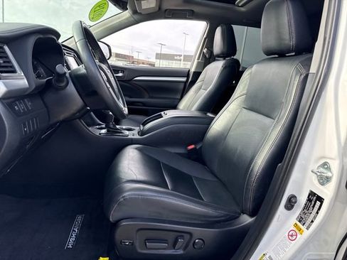 Used 2019 Toyota Highlander XLE image 18