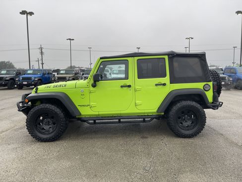 Used 2012 Jeep Wrangler Unlimited Rubicon w/ Connectivity Group image 7