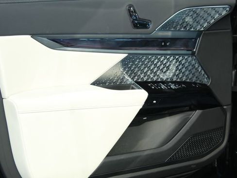 New 2026 BMW i7 xDrive60 w/ Executive Package image 20