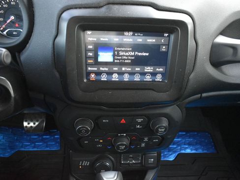 Used 2021 Jeep Renegade Latitude w/ Trailer Tow Group AWD/4WD image 24