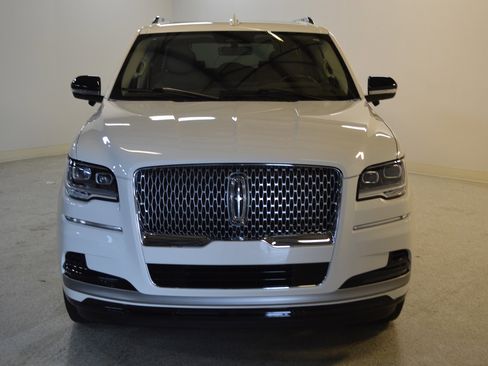 Used 2023 Lincoln Navigator L Reserve image 8