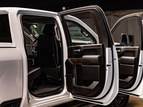 Used 2023 GMC Sierra 3500 Denali w/ Denali Ultimate Package image 31