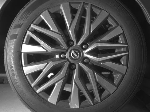 Used 2025 Nissan Altima 2.5 SV FWD image 15