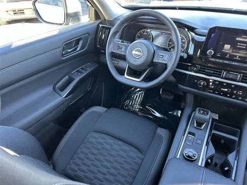 New 2025 Nissan Pathfinder SV image 17